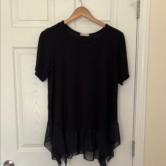 Pebble and Stone Black Asymmetrical Short Sleeve T-Shirt Plus Size 1X - Picture 1 of 4